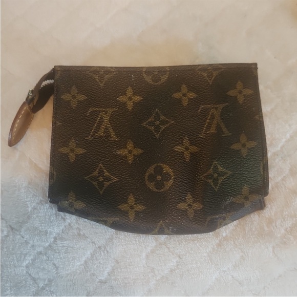 Louis Vuitton Zipper Pouch Preloved - Picture 2 of 12